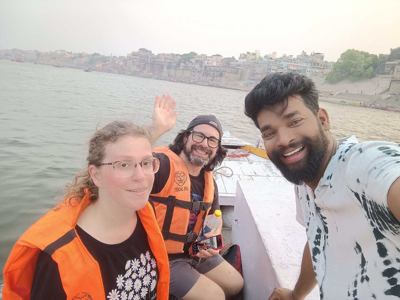 Magie du crépuscule sur les eaux du Gange