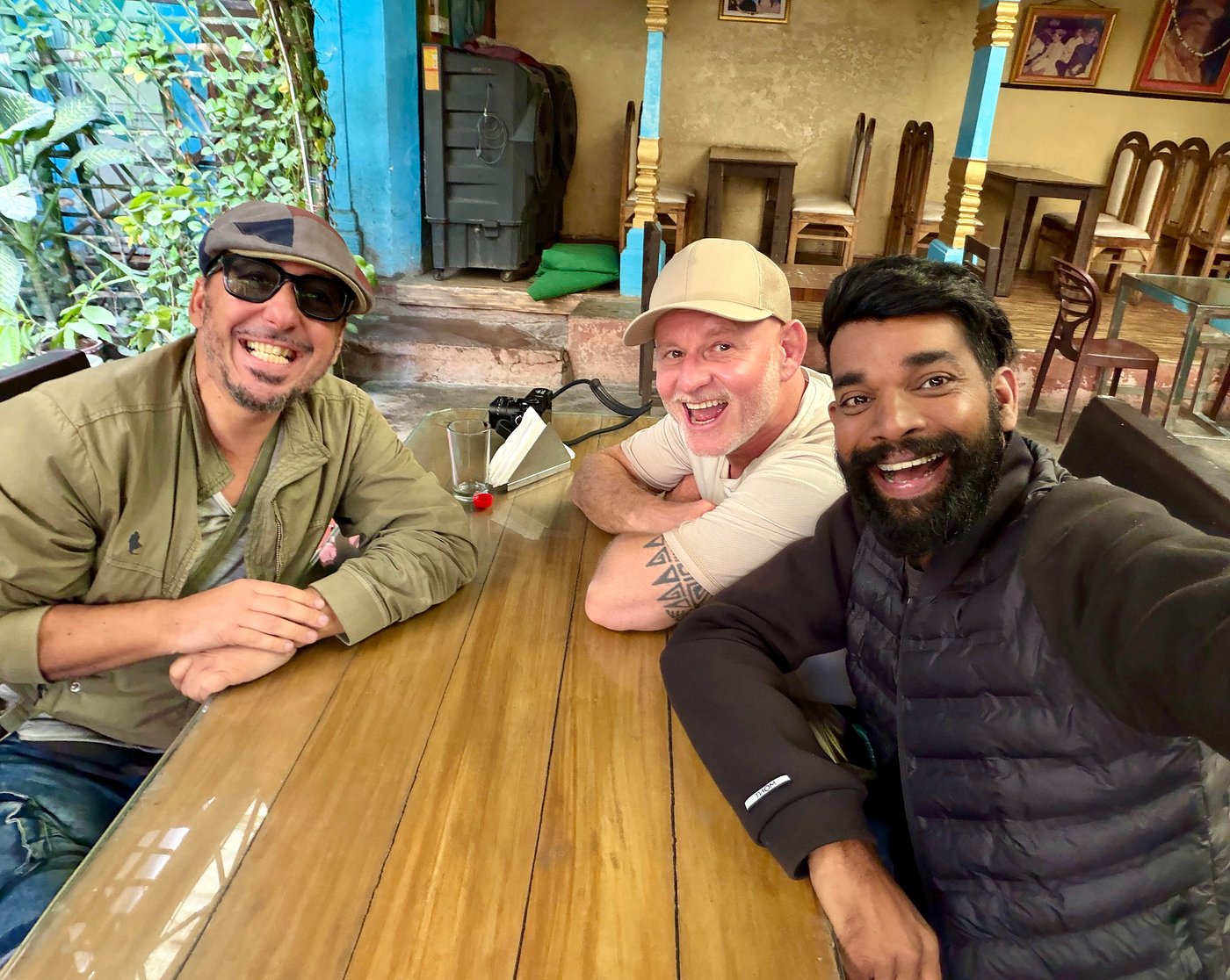 Pause tchaï et récits de voyage partagés